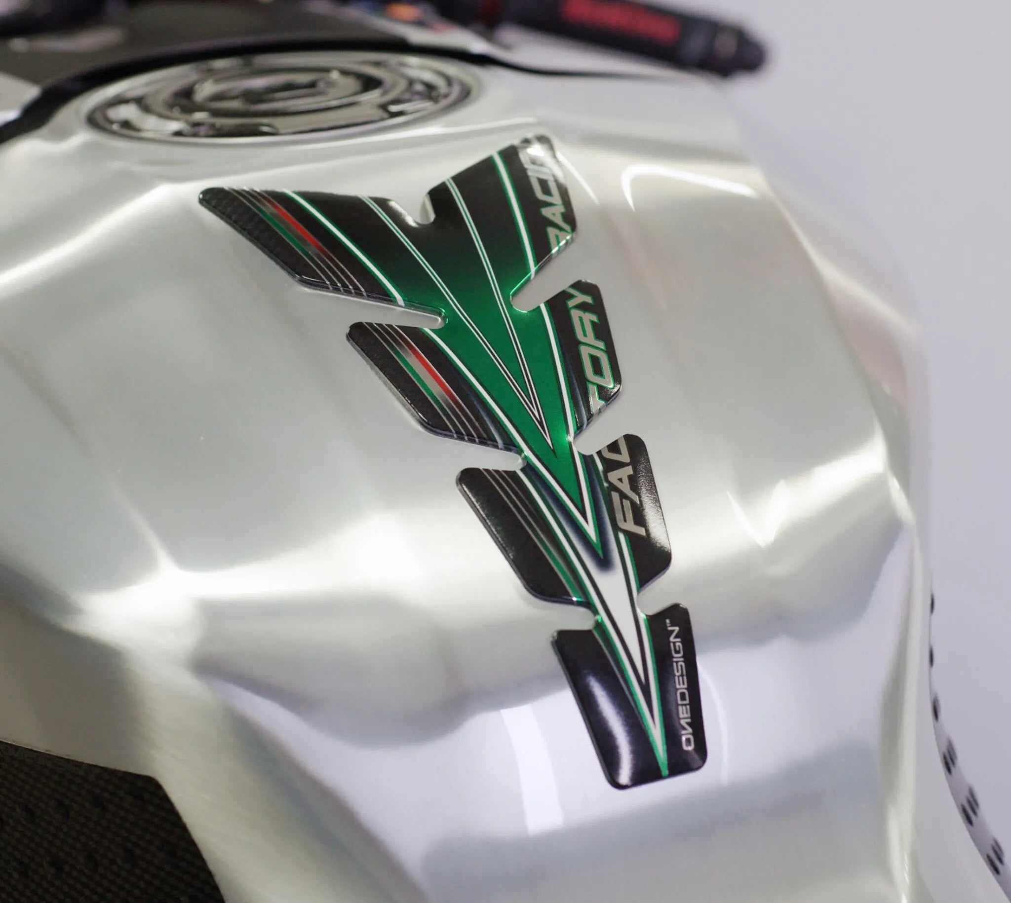 Onedesign Resin/soft Touch Tank Pad - Universal Fit