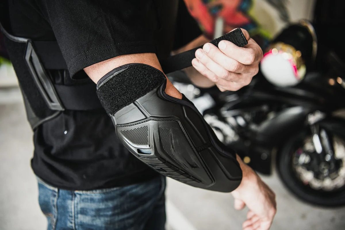 Icon Field Armor 3 Elbow Protectors Black