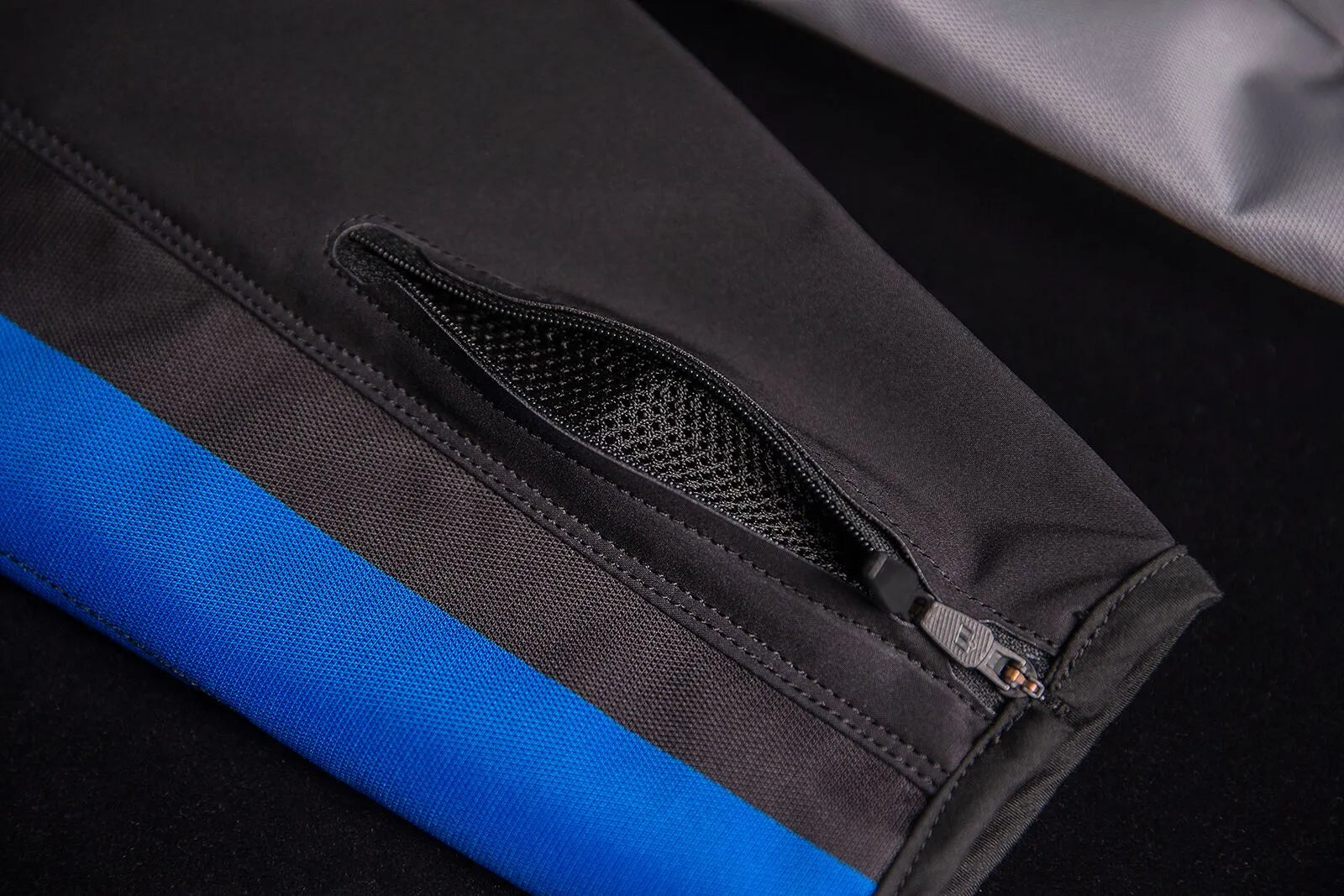 Icon Airform Retro Jacket - Black/Blue/White