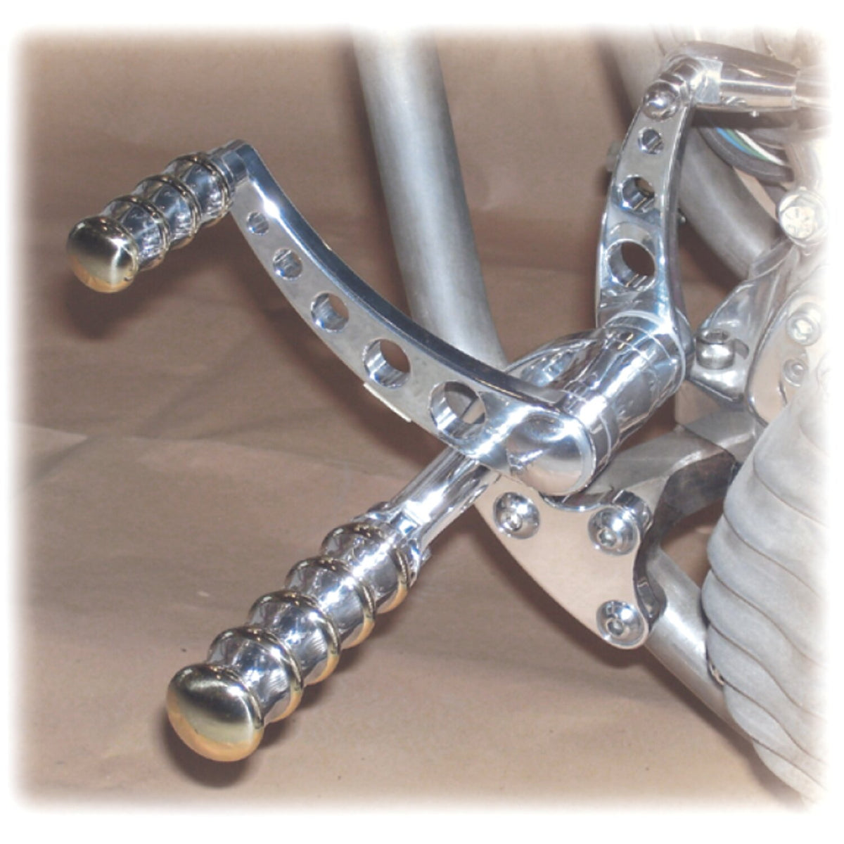 Kustom Tech K-Tech Vintage Style forward controls - Polished & brass