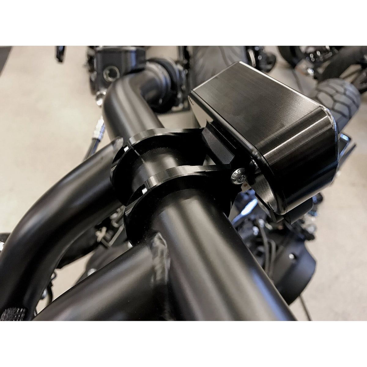 Killer Custom speedometer housing brackets - 1" Black