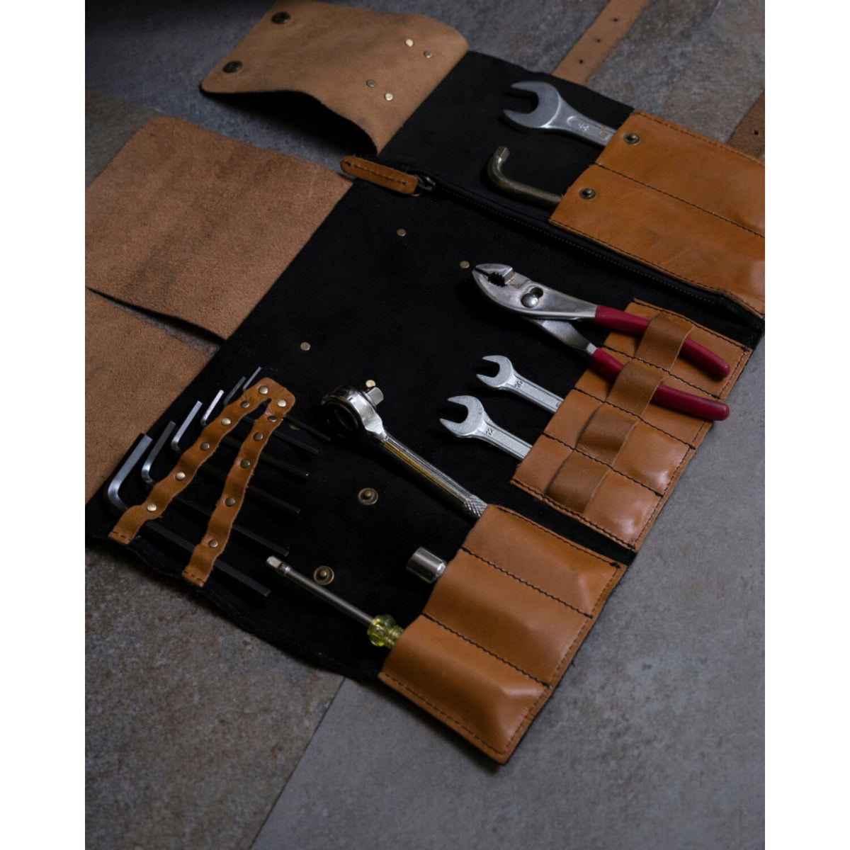Trip Machine Tool Roll black/vintage tan