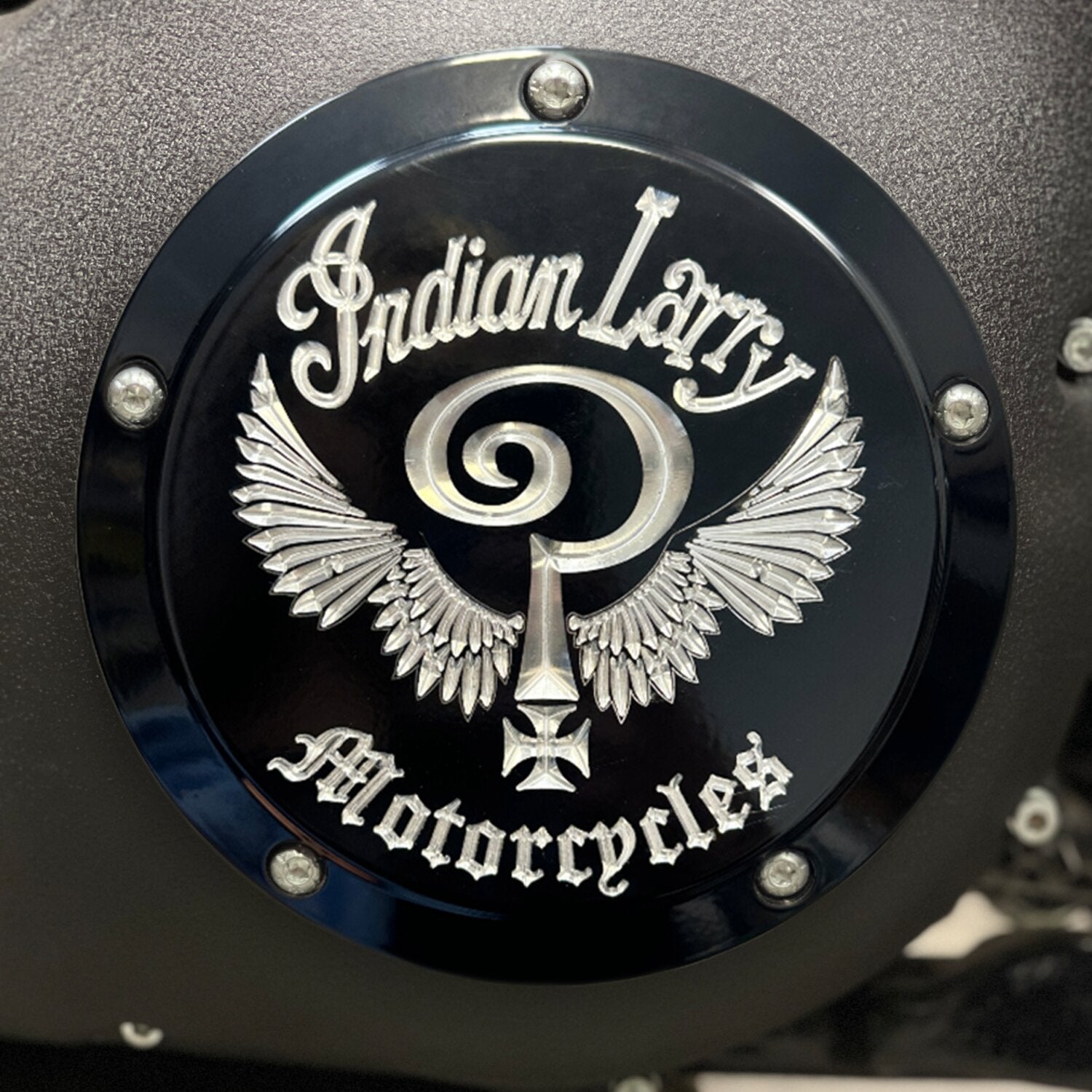Indian Larry Motorcycles Indian Larry 'Indian Larry' logo derby cover - Gloss black