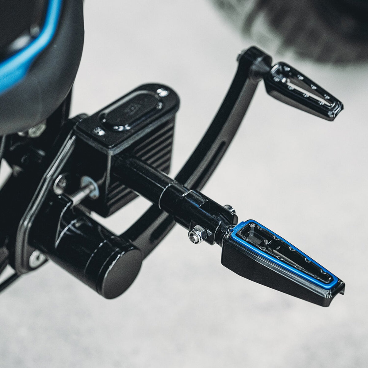 Fangster rider foot pegs - Black Blue