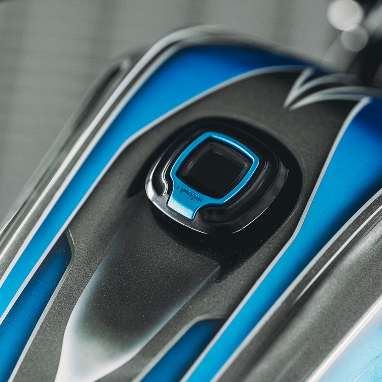 Fangster screw-in gas cap - Black blue