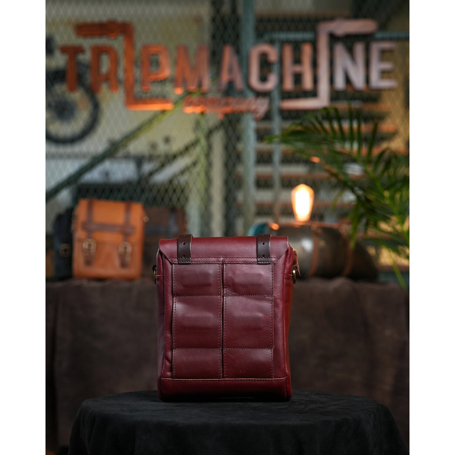 Trip Machine tank and tail bag - 4.4 liter - Cherry