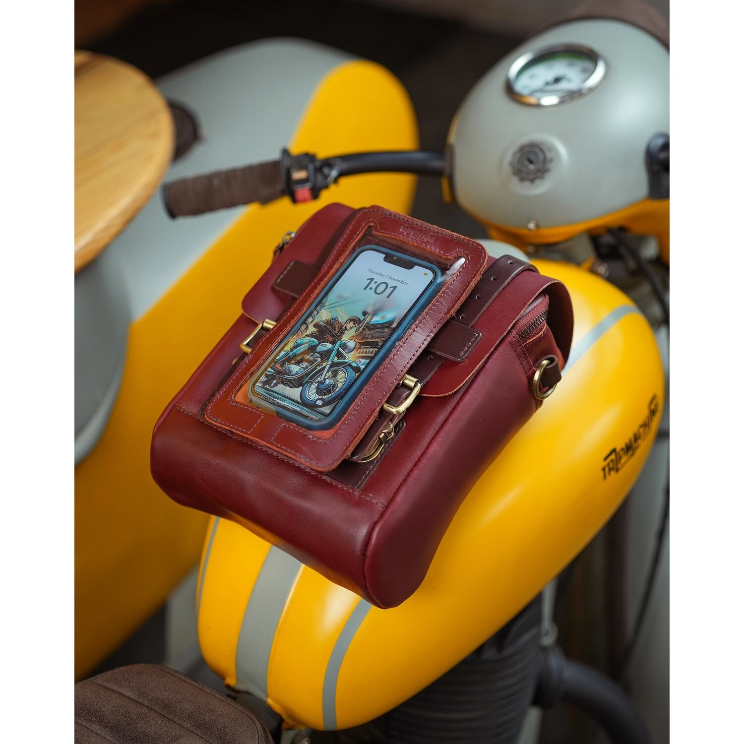 Trip Machine tank and tail bag - 4.4 liter - Cherry