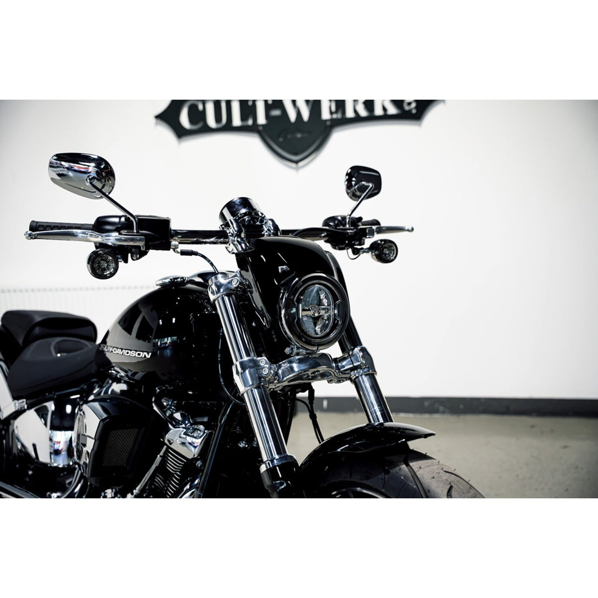 Cult-Werk FXBR headlamp mask 'V-Rod style' - Gloss black