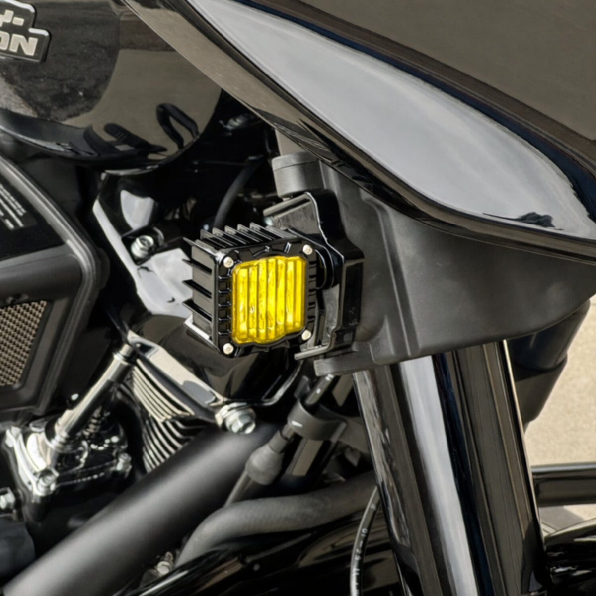 Custom Dynamics Shark Demon LED turn signal Front - Yellow