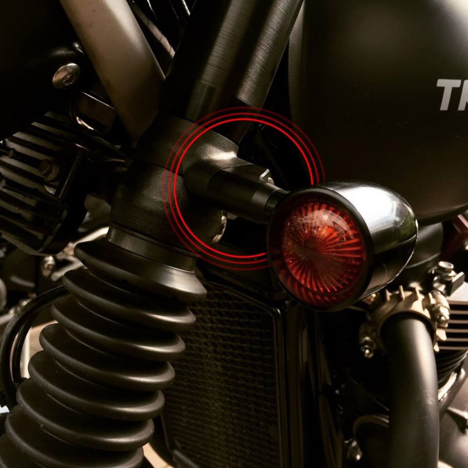 Motone turn signal brackets for LC Triumph 8mm - Black