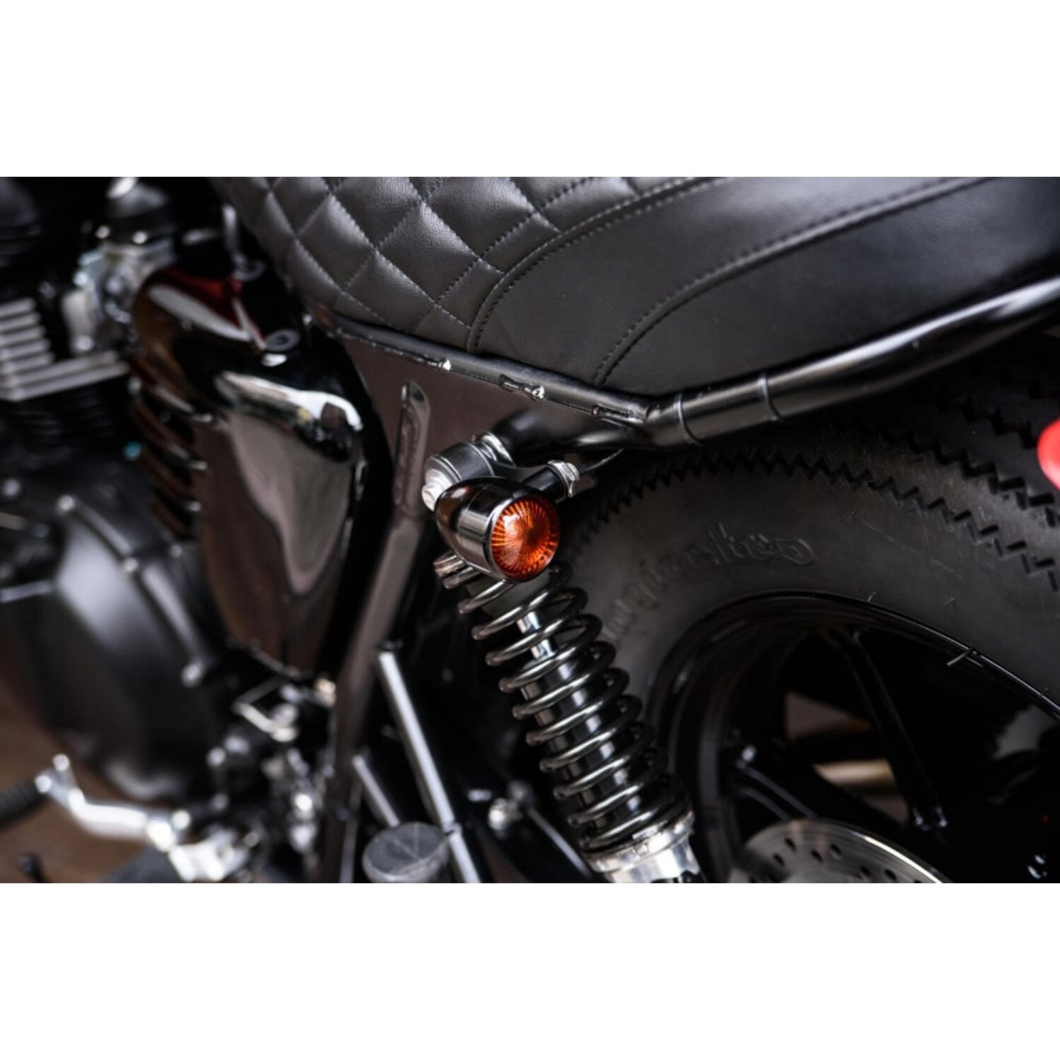 Motone turn signal brackets top shock mount - Black