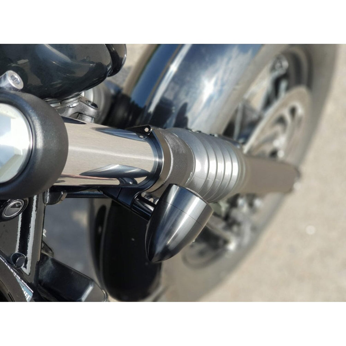 Motone Wrap-around turn signal brackets 47mm forks