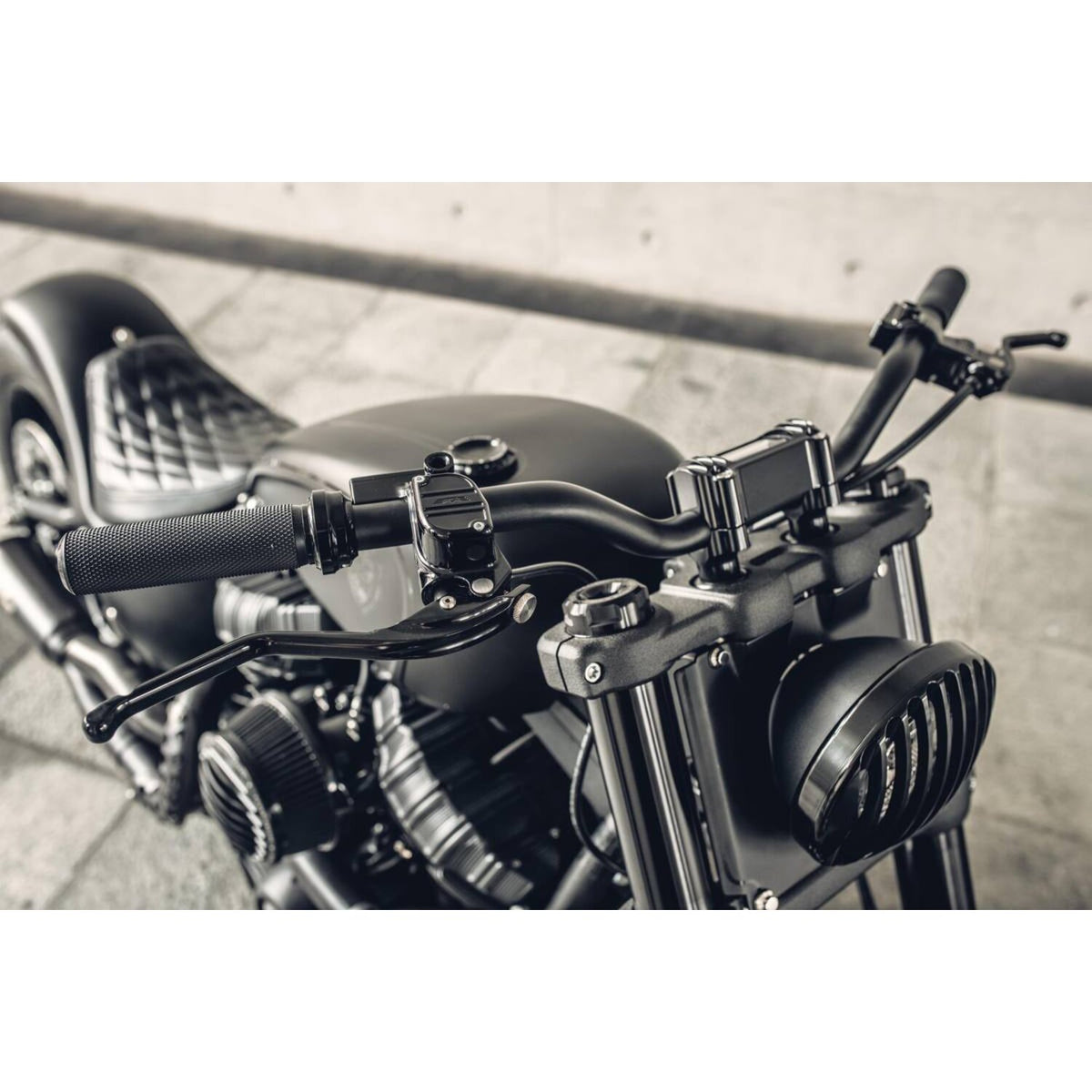 Rough Crafts M8 Softail 1.3" finned risers - Black
