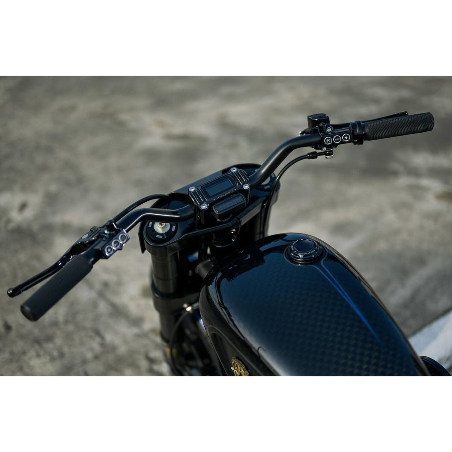 Rough Crafts M8 Softail 1.3" finned risers - Black
