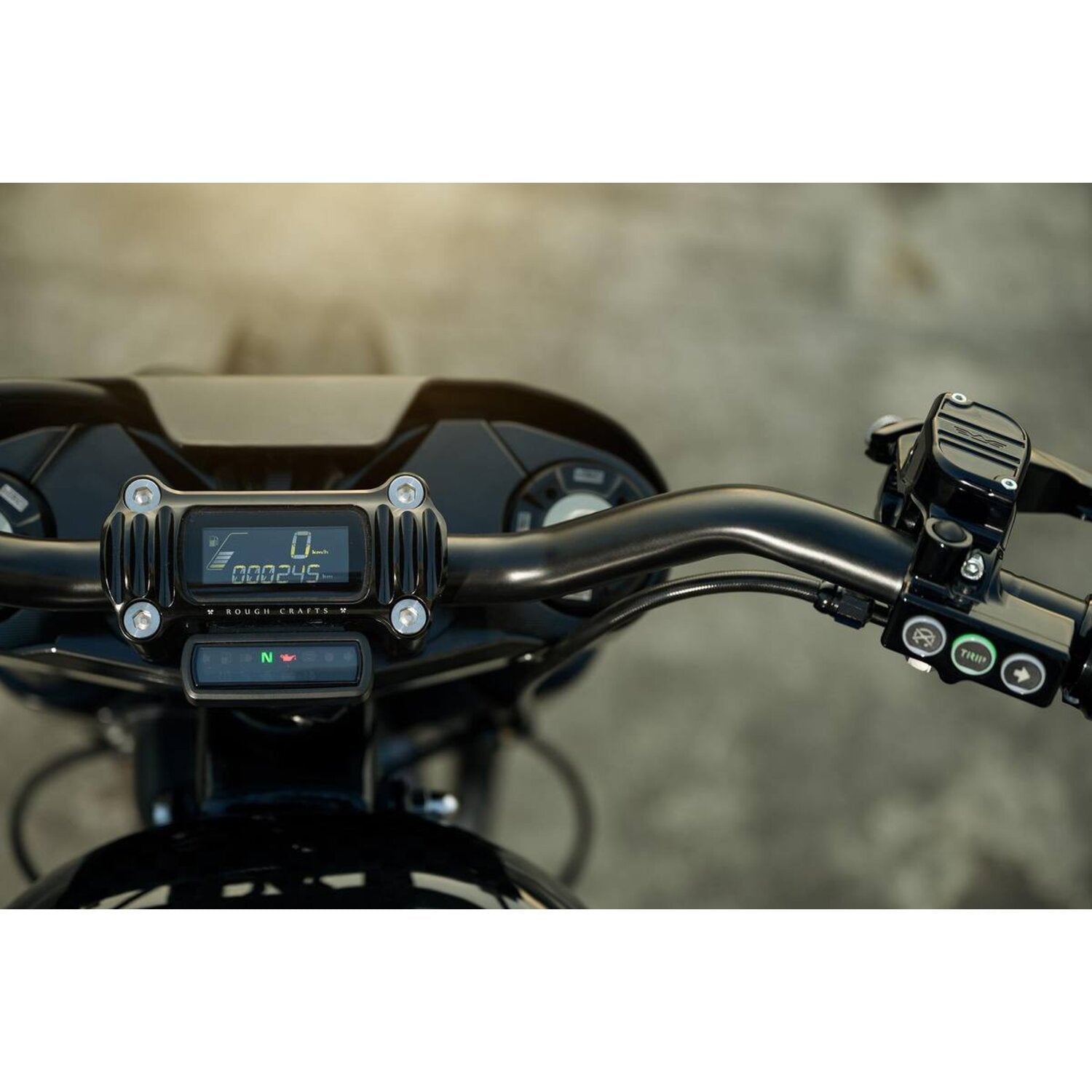 Rough Crafts M8 Softail 1.3" finned risers - Black