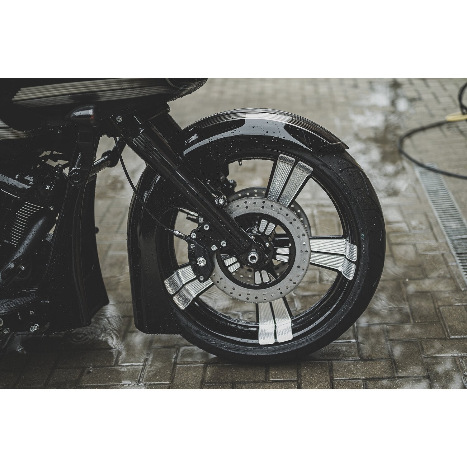 Killer Custom 'Bulldog' front fender 23 x 5.50 fat wheels