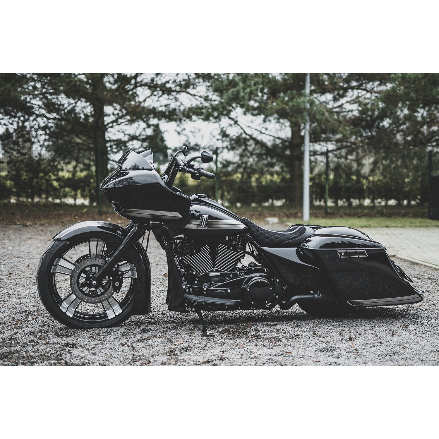 Killer Custom 'Bulldog' front fender 23 x 5.50 fat wheels