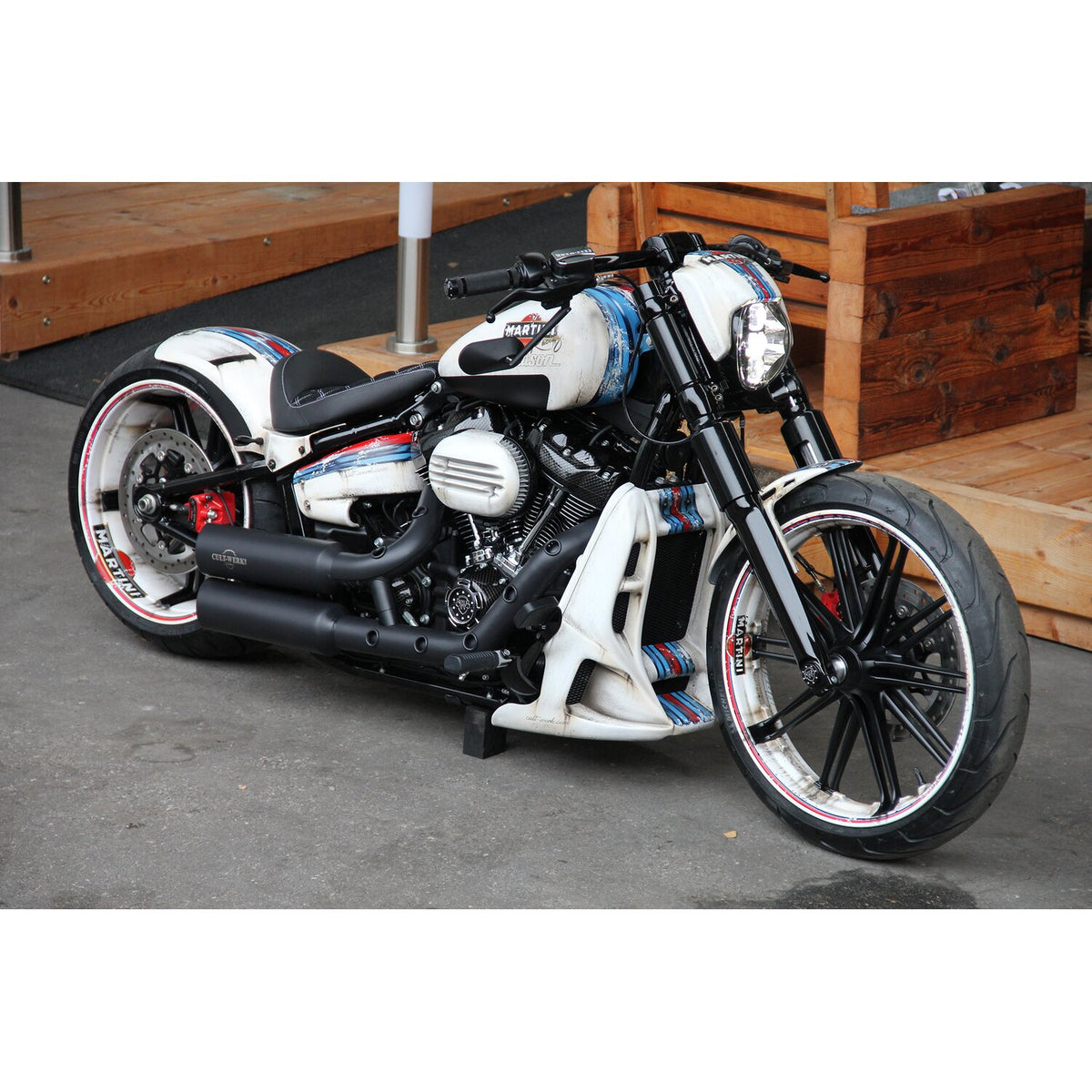 Cult-Werk radiator cover 'Racing' - Gloss black