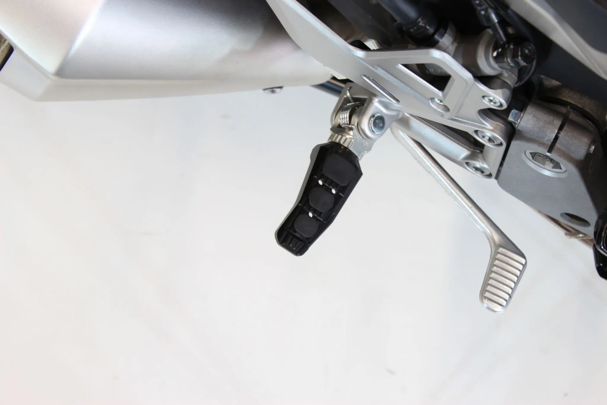 GILLES TOOLING UF20 Pillion Footrest Kit